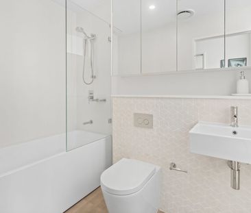 Sophisticated top floor living - Photo 5