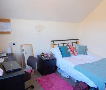 4 bedroom end of terrace house to rent - Photo 4