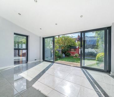 4 bedroom detached house to rent - Photo 3