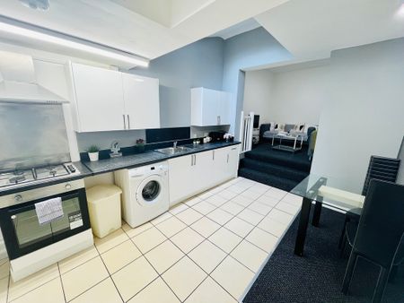 4 Bed Student Accommodation - Photo 3