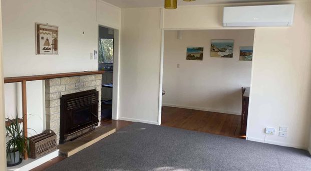 Charming 2-Bedroom Seaside Cottage - Photo 1