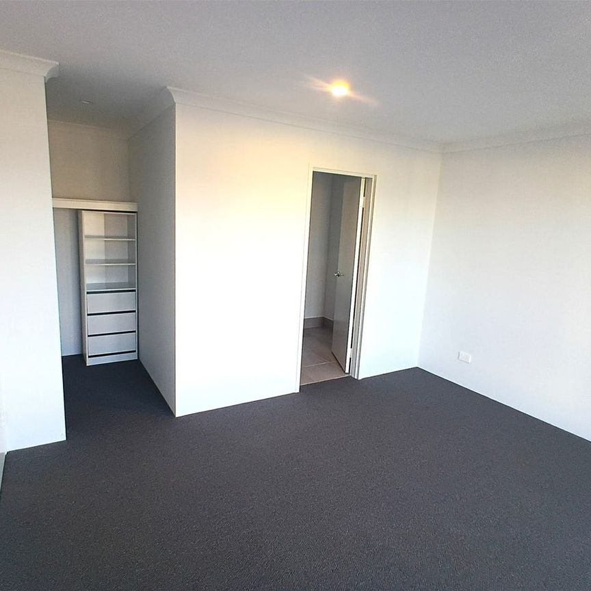 Spacious Brand New Family Home in Sought-After Lakelands - Photo 1