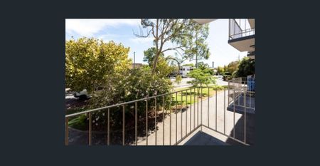 PRIME LOCATION - CRAWLEY - Photo 4