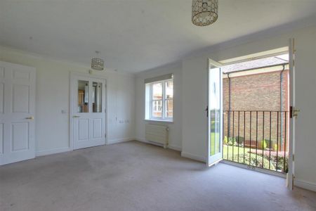2 bedroom retirement property to rent - Photo 2