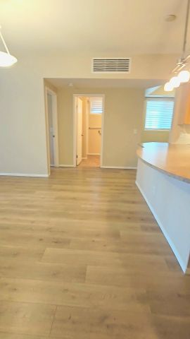 FREE 1 month rent 2-Bedroom + Den, 2-Bathroom Condo - Photo 3