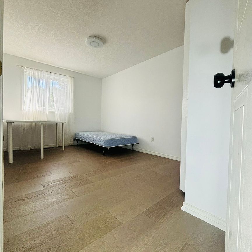 For Lease - 327 Cornridge Place, Waterloo, Ontario - Photo 1