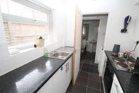 Roebuck Lane, Sale, M33 - Photo 5