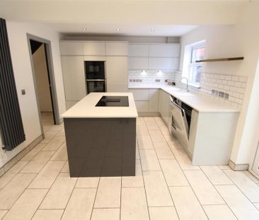 4 bedroom link detached house to rent - Photo 3