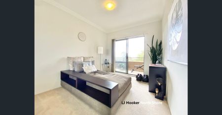 Fully Renovated Premium Quality Lifestyle with Convenience and Comfort - Photo 4