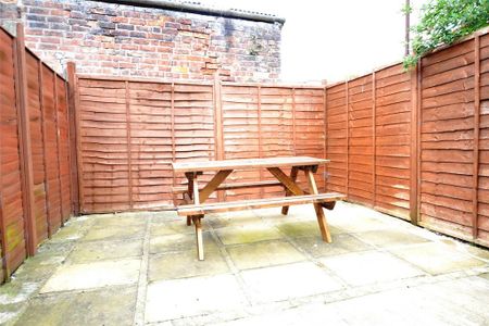 4 bedroom terraced house to rent - Photo 2