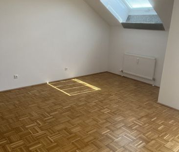 Helle 3-Zimmer-Wohnung mit Balkon und Parkplatz in Linz/Oed – sofor... - Photo 1