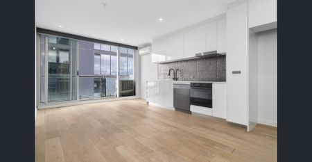 Light filled luxury living with panoramic city views - Photo 2