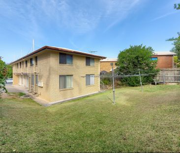 TWO BEDROOM UNIT IN SMALL COMPLEX OF 4 - Photo 1