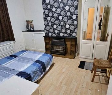 4 bedroom house of multiple occupation to rent - Photo 3