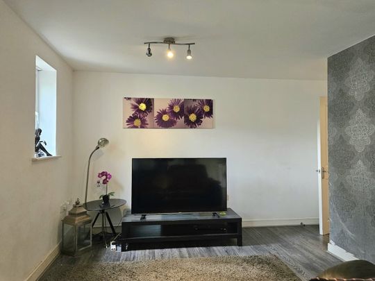 2 Bed Flat, Foxglove Way, LU3 - Photo 1