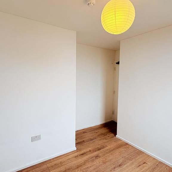 Terraced house to rent - Photo 2