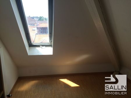 APPARTEMENT DE 2½ PIECES DUPLEX SUR RUE PIETONNE DU CENTRE VILLE - Photo 4