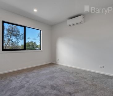 STUNNING TOWNHOUSE! - Photo 6