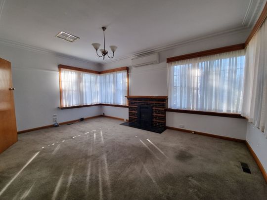 Perfect Family Home with Exceptional Rear Gardens - Photo 1