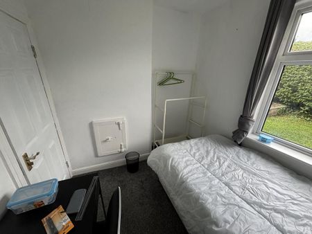 3 bedroom apartment to rent - Photo 4