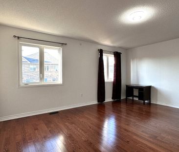 For Lease - 28 Voysey Way, Markham, Ontario - Photo 4