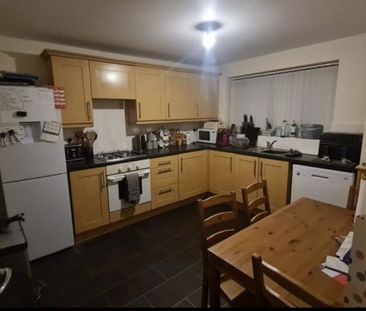 Room in a Shared House, Falconwood Way, M11 - Photo 5