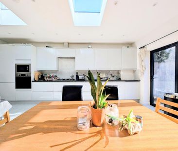 4 bedroom terraced house to rent - Photo 4