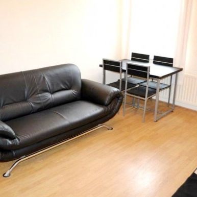 2 Bed - Simonside Terrace, Heaton - Photo 1