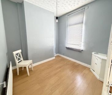147 Newtownards Road, BT41AB, Belfast - Photo 1