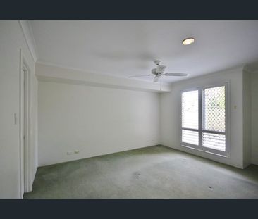 UNFURNISHED Lovely and Spacious 4 x 2 Home - Photo 6