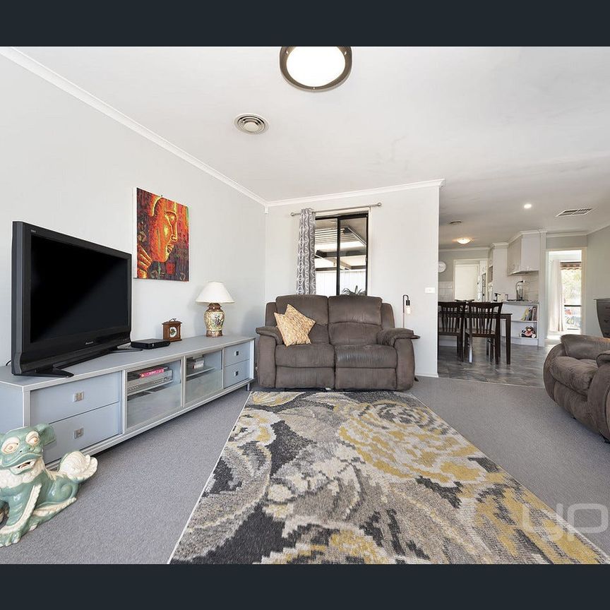 Great Family Home! - Photo 1