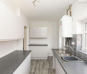 2 bedroom terraced house to rent - Photo 2