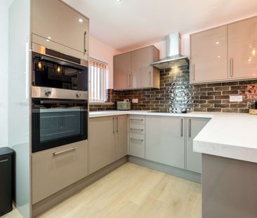 Be the first to see this stunning new 9 bed in Botley by attending ... - Photo 2