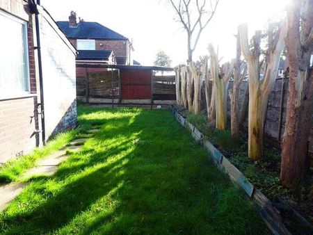 Kings Road, Firswood, Manchester, M16 - Photo 5