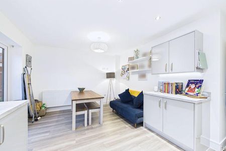 3 bedroom detached house to rent - Photo 3