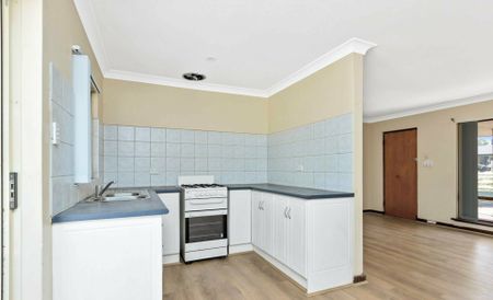 BREAK LEASE - Spacious Family Home in the Heart of Gosnells - Photo 4