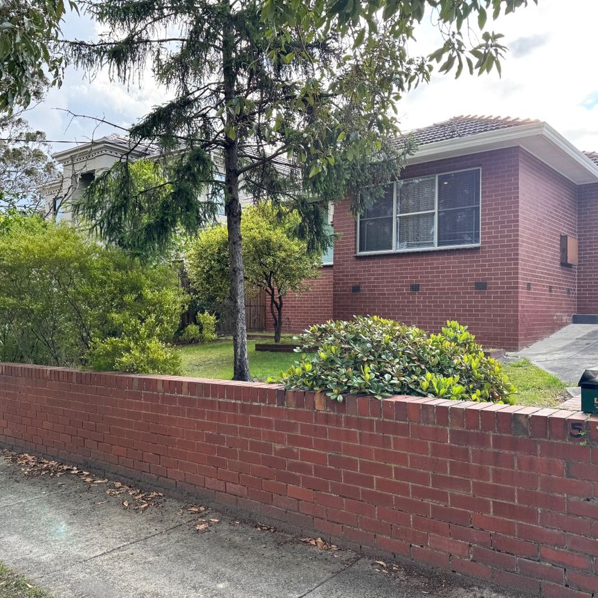 5 Roslyn Street, Burwood VIC 3125 - House For Rent | Domain - Photo 1