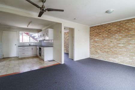 VERY NEAT AND TIDY UNIT IN IDEAL LOCATION - Photo 4