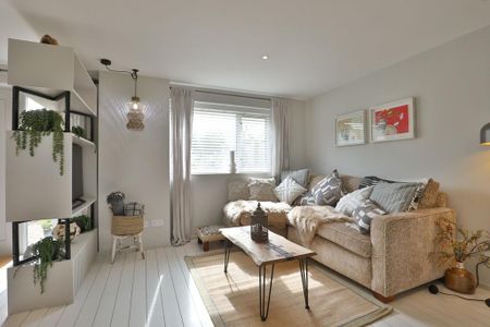 2 bedroom semi-detached house to rent - Photo 2