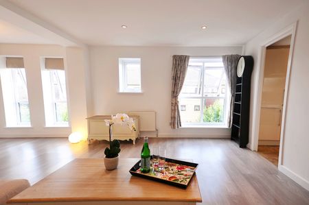 3 Bed Flat, Bowes Lyon Hall, E16 - Photo 2