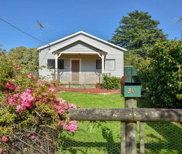 Charming Refreshed Cottage in a Convenient Location - Photo 1