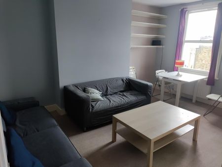 3 SEPERATE DOUBLE ROOMS IN FLAT SHARE RICHMOND WAY W14. £1200 each! - Photo 5