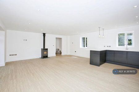 3 bedroom detached house to rent - Photo 2