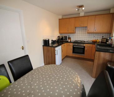 3 bedroom semi-detached house to rent - Photo 4