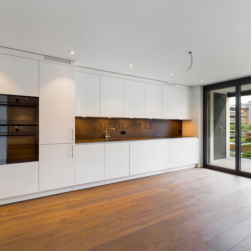 Living gem with large loggia and modern comfort in Zurich-Witikon - Photo 1