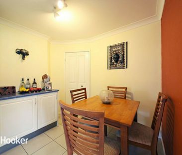 CUL-DE-SAC LOCATION/EASY WALK TO STATION - Photo 2