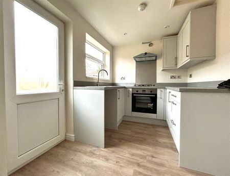 3 Bedroom Terraced To Let - Photo 2