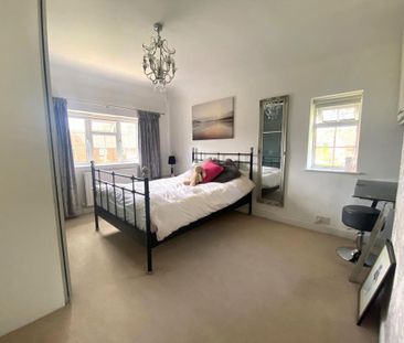 4 bedroom semi-detached house to rent - Photo 3