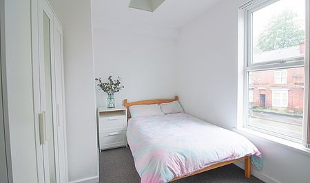 Four Bedroom Student Property - Photo 2