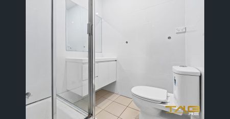 SPACIOUS FAMILY HOME! - Photo 3